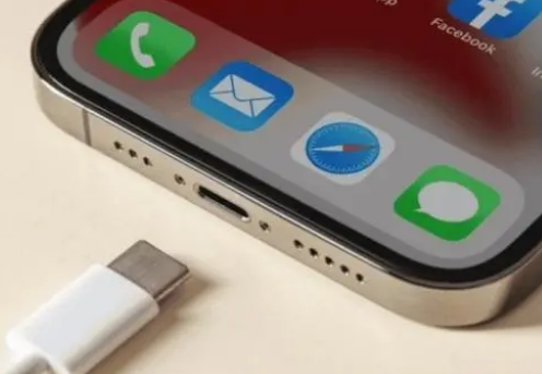 双峰苹果15维修分享iPhone15改USB-C接口后能和安卓用户互借充电器吗 